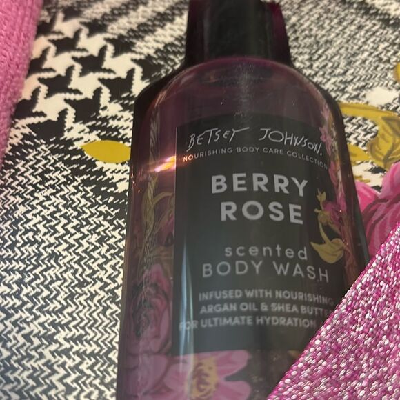 Betsey Johnson Shower Wrap, hair turban & Bath Set - Picture 6 of 8